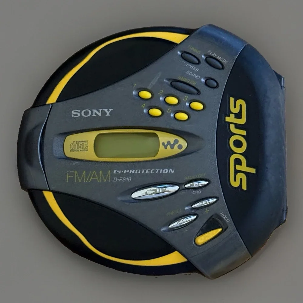 Sony Sports D-FS18 Portable CD Player Discman FM/AM Radio ONLY RADIO WORKS AS IS